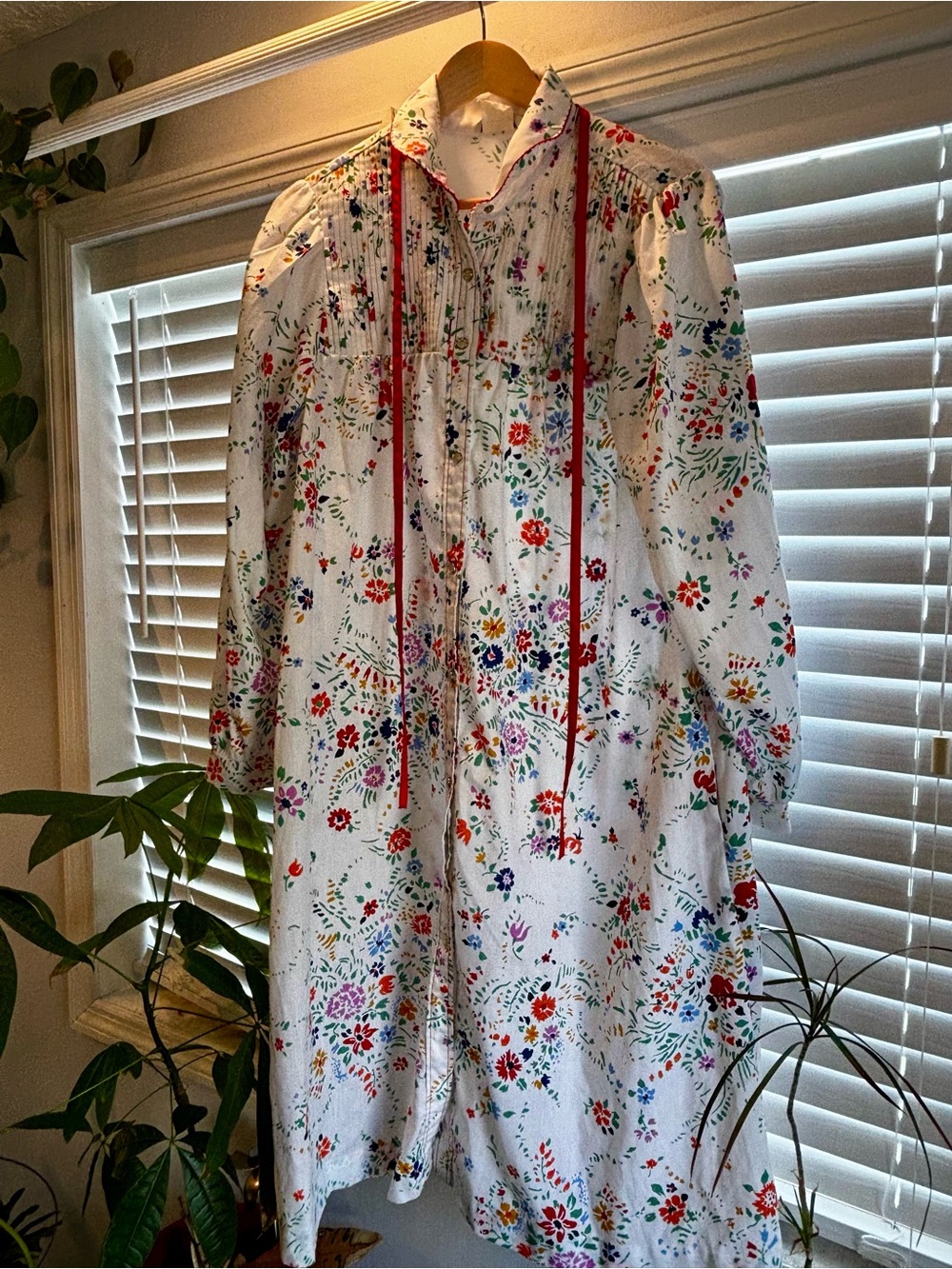 Vintage Models Coat Brand White Floral House Coat with Red Trim